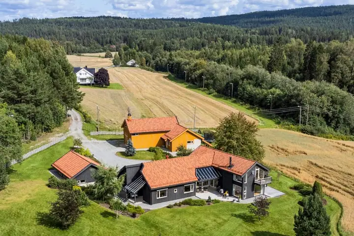 Asakmoen 19, Leirsund