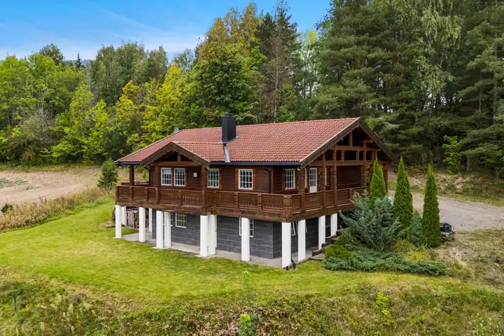 Egge Mellom Gård, Lier