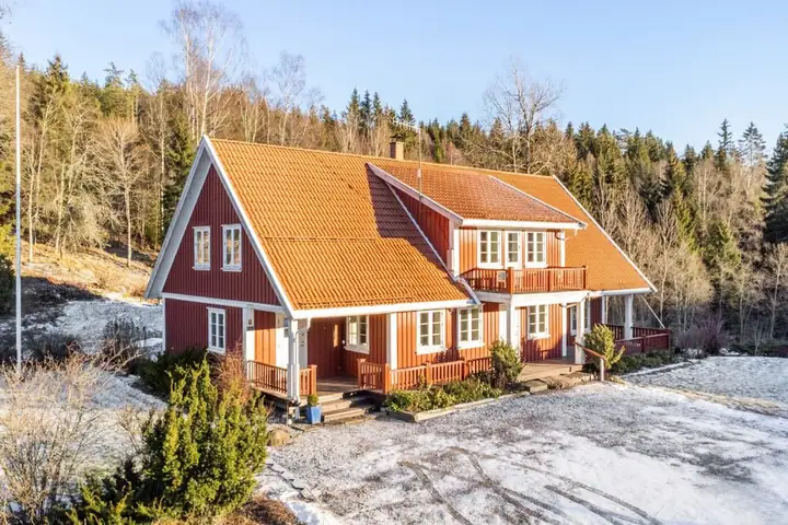 Dalveien 470 og 472, Hærland
